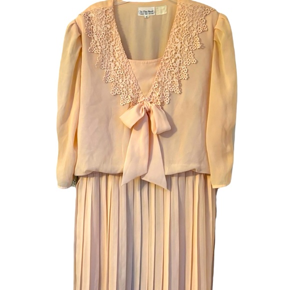 Vintage 80’s Dress Peach Accordion Pleated Pussybow Lace Collar Padded Shoulders - Picture 9 of 16